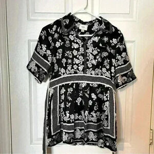 ECI silk blouse size 6 black & white floral design with tie back EUC
